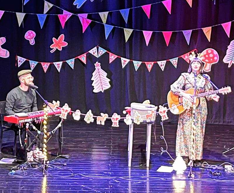 SINGS FOR CHILDREN, IT´S CHRITSMAS