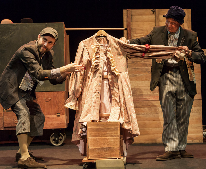 UN TRAJE NUEVO PARA EL EMPERADOR